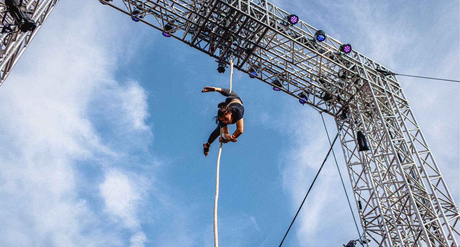 Saali Kuata performs aerial circus at MONTRÉAL COMPLÈTEMENT CiRQUE